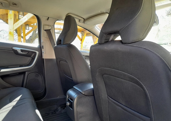 Volvo V60 cena 41500 przebieg: 200000, rok produkcji 2016 z Myślenice małe 562